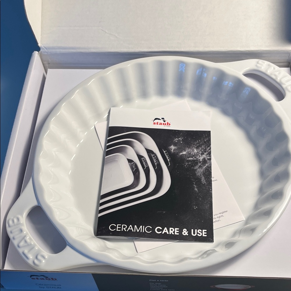 STAUB Ceramic Pie Dish! White! NIB!
